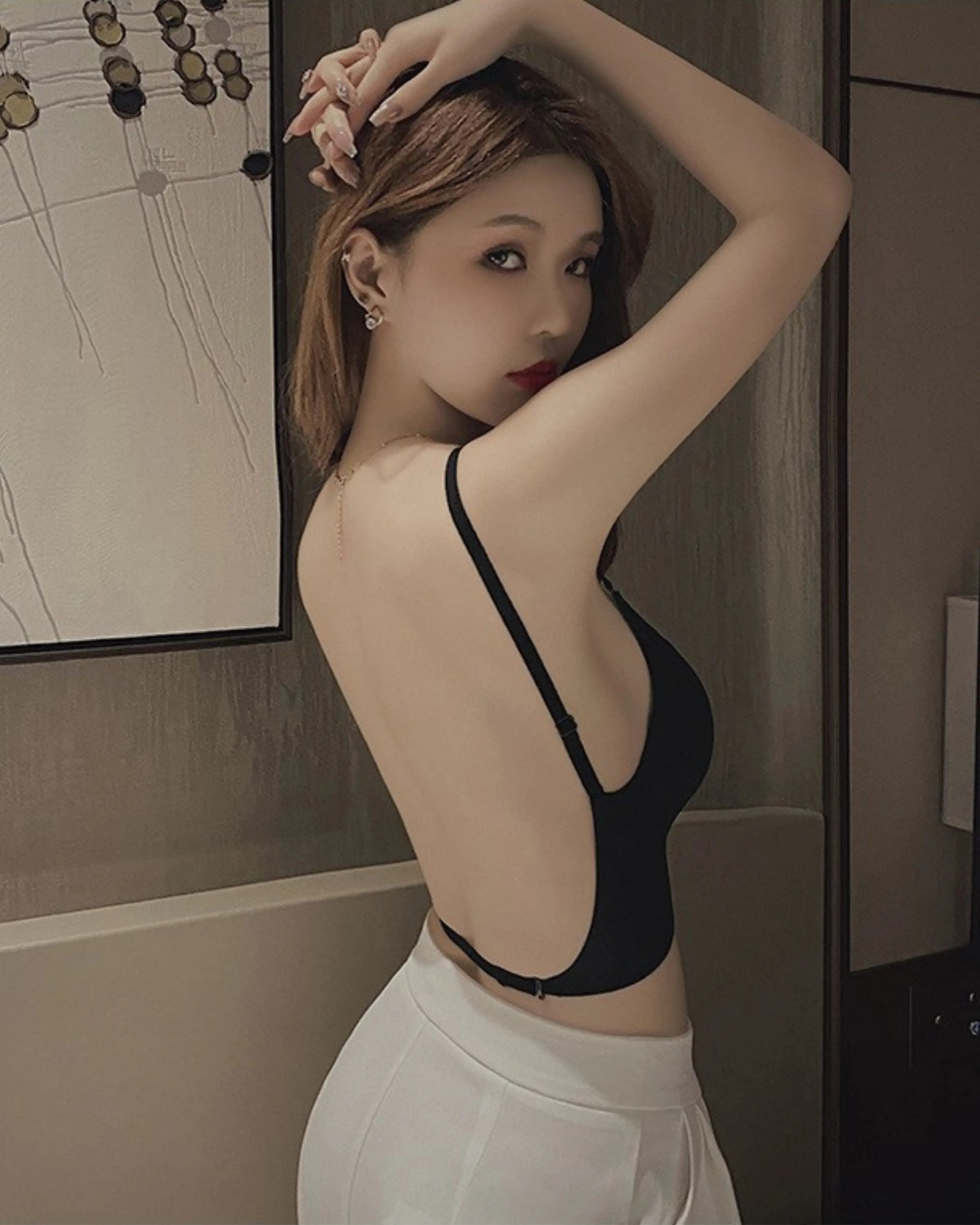 Seksi-Sırtı-Açık-Toparlayıcı-Sütyen-Görünmez-Konfor-ve-Mükemmel-Destek FUGU.TR